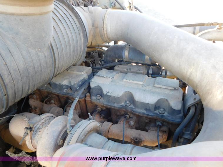 image for item AW9370 2005 Mack CV713 semi truck