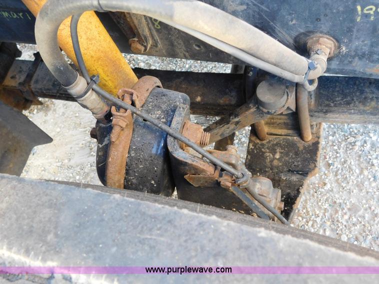 image for item AW9370 2005 Mack CV713 semi truck