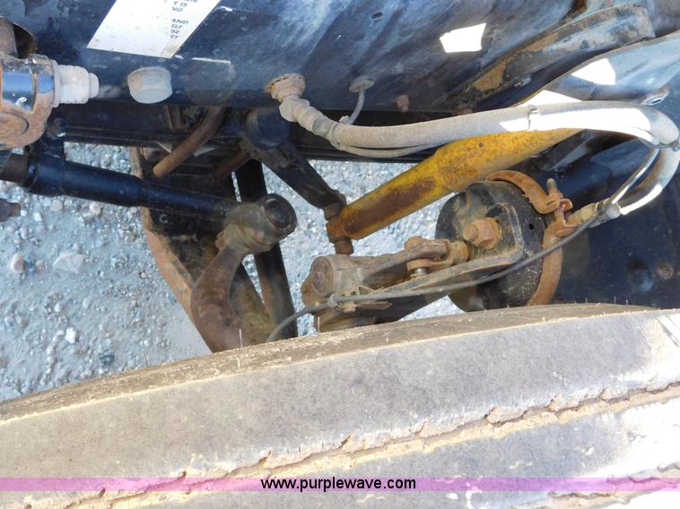 image for item AW9370 2005 Mack CV713 semi truck