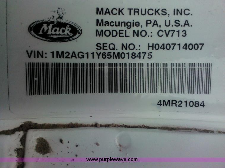 image for item AW9370 2005 Mack CV713 semi truck
