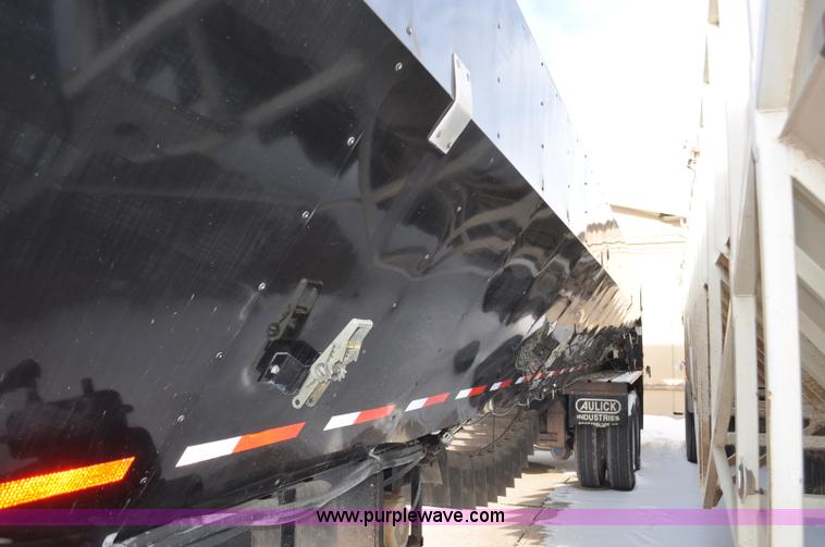 image for item G7092 2010 Aulick Aultimate 4652303 live bottom trailer