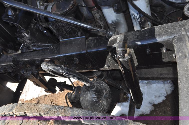 image for item G7093 2001 Mack RD688S semi truck