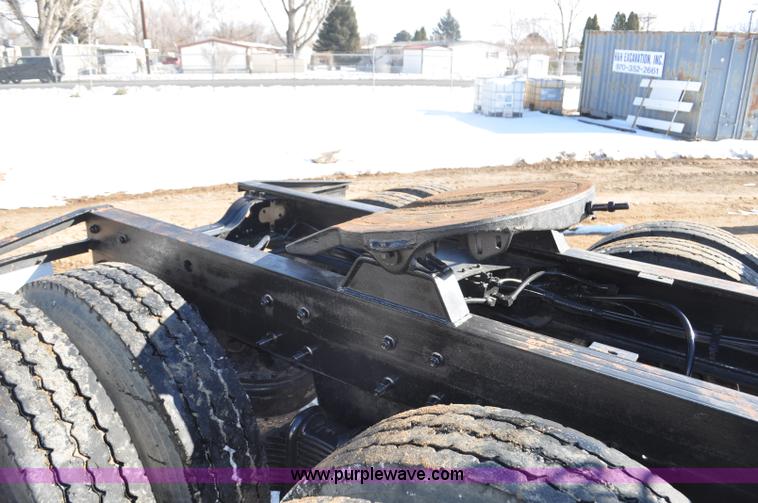 image for item G7093 2001 Mack RD688S semi truck