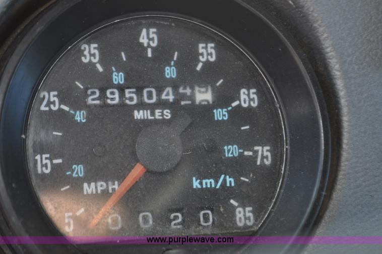 image for item G7093 2001 Mack RD688S semi truck