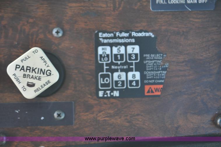 image for item G7094 1992 Peterbilt 377 truck cab and chassis