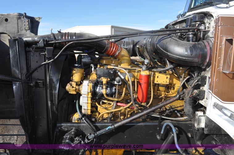 image for item G7094 1992 Peterbilt 377 truck cab and chassis