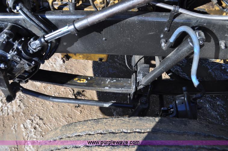 image for item G7094 1992 Peterbilt 377 truck cab and chassis