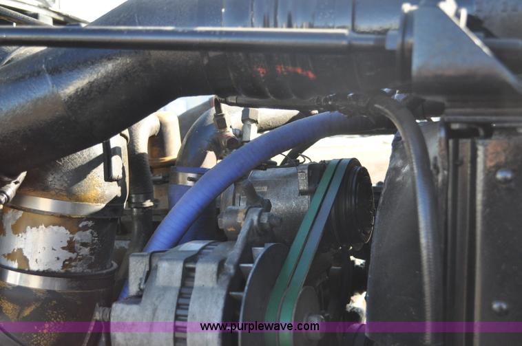 image for item G7094 1992 Peterbilt 377 truck cab and chassis