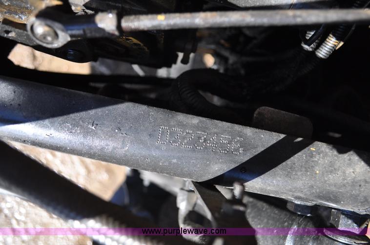 image for item G7094 1992 Peterbilt 377 truck cab and chassis