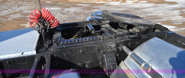 image for item G7094 1992 Peterbilt 377 truck cab and chassis