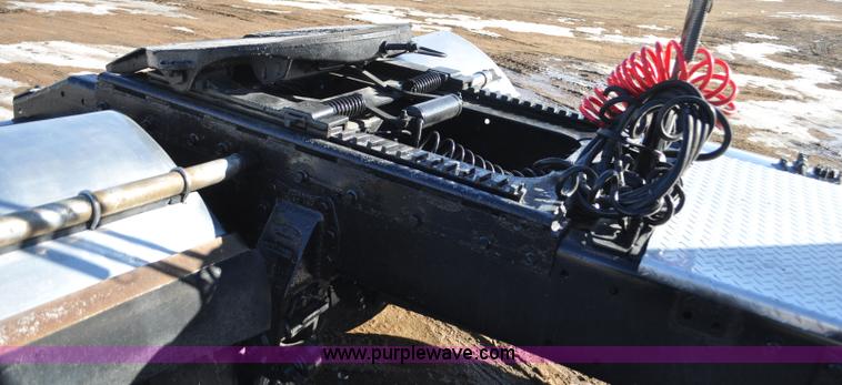 image for item G7094 1992 Peterbilt 377 truck cab and chassis