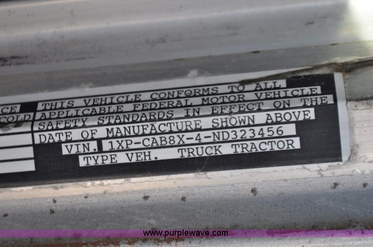 image for item G7094 1992 Peterbilt 377 truck cab and chassis