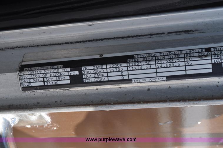 image for item G7094 1992 Peterbilt 377 truck cab and chassis