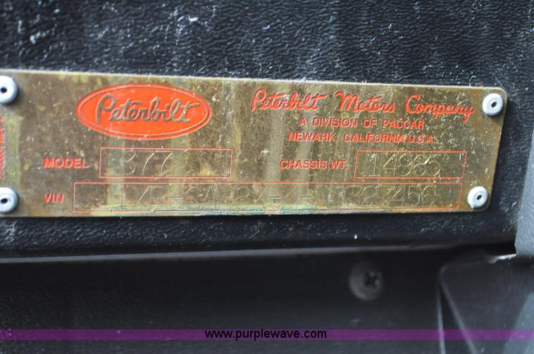 image for item G7094 1992 Peterbilt 377 truck cab and chassis