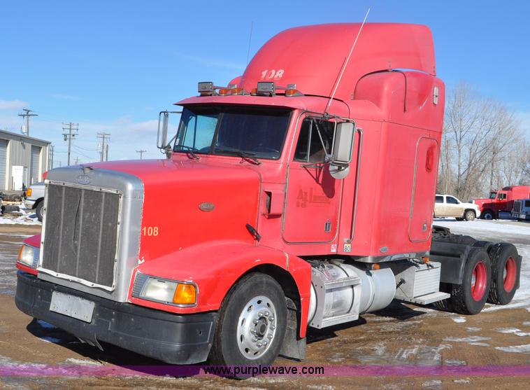 image for item G7095 1995 Peterbilt 377 semi truck