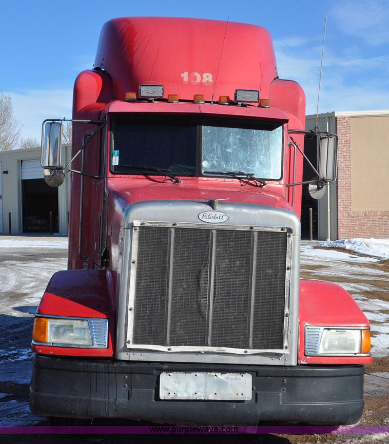 image for item G7095 1995 Peterbilt 377 semi truck