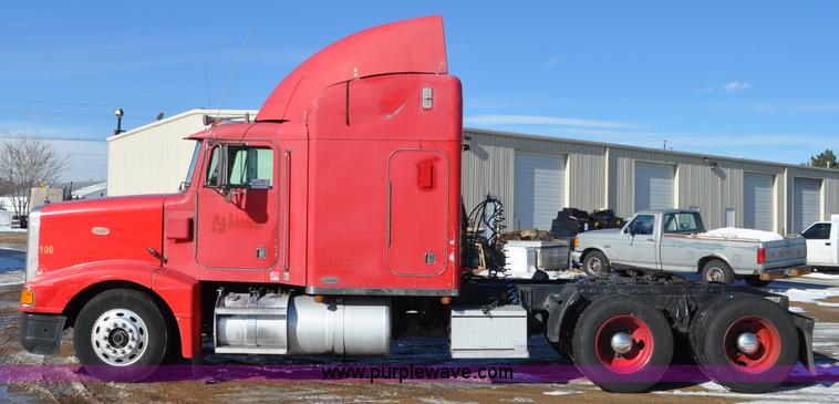image for item G7095 1995 Peterbilt 377 semi truck