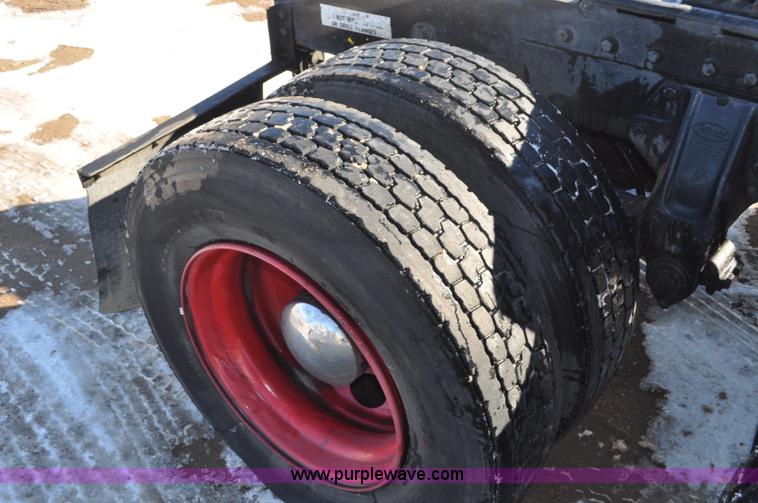 image for item G7095 1995 Peterbilt 377 semi truck