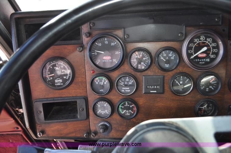 image for item G7095 1995 Peterbilt 377 semi truck