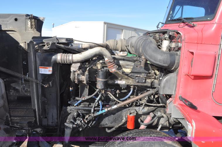 image for item G7095 1995 Peterbilt 377 semi truck