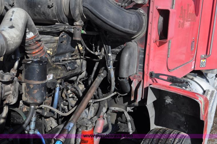 image for item G7095 1995 Peterbilt 377 semi truck