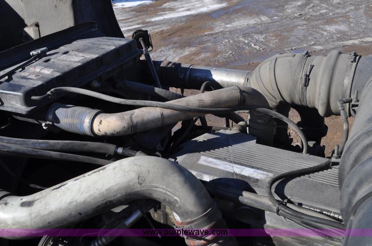 image for item G7095 1995 Peterbilt 377 semi truck