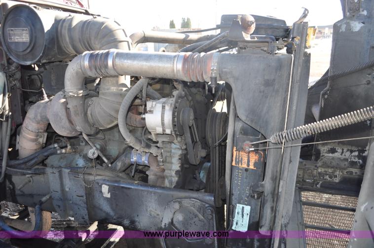 image for item G7095 1995 Peterbilt 377 semi truck