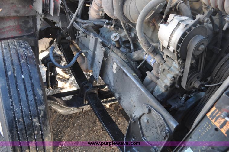 image for item G7095 1995 Peterbilt 377 semi truck