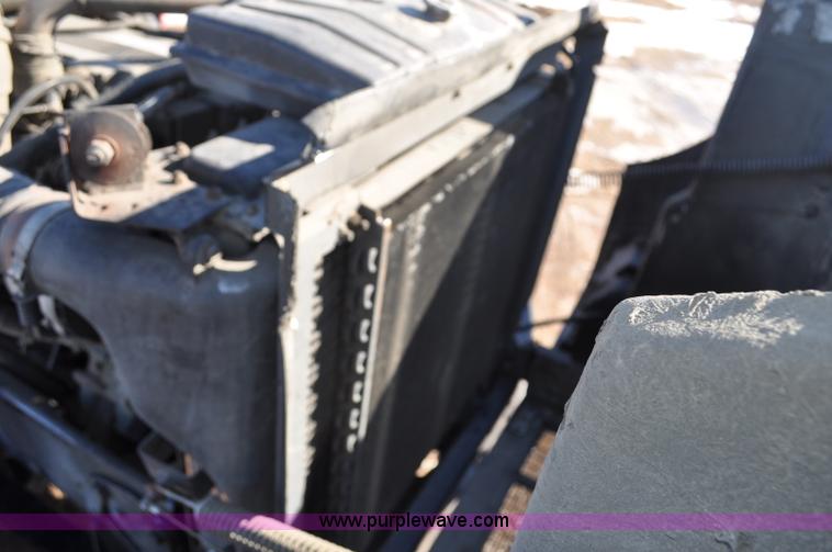 image for item G7095 1995 Peterbilt 377 semi truck