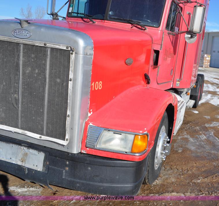 image for item G7095 1995 Peterbilt 377 semi truck