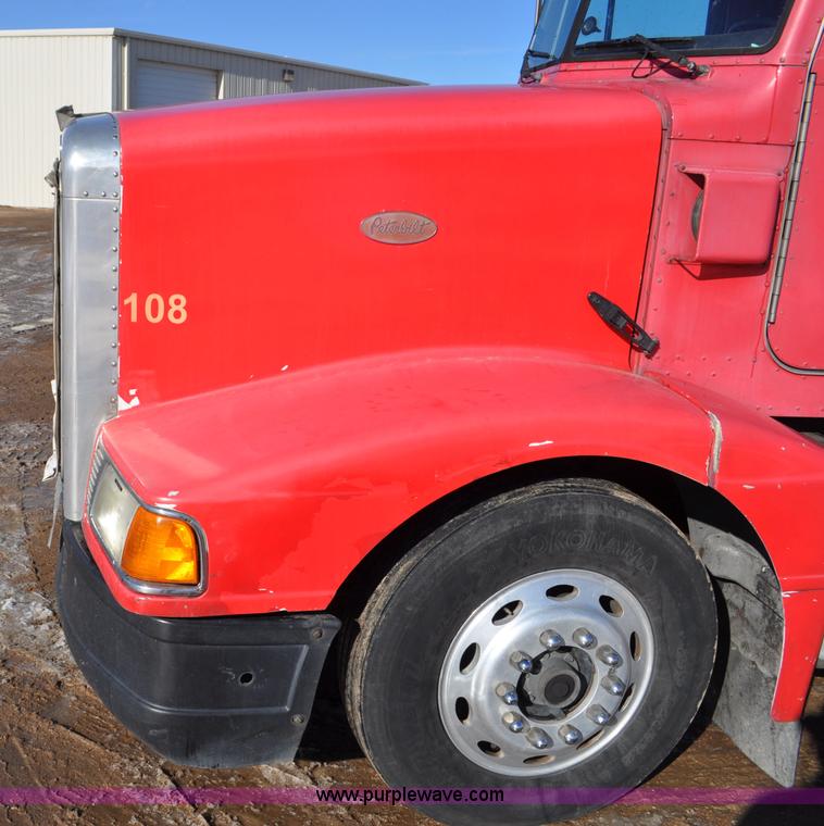 image for item G7095 1995 Peterbilt 377 semi truck