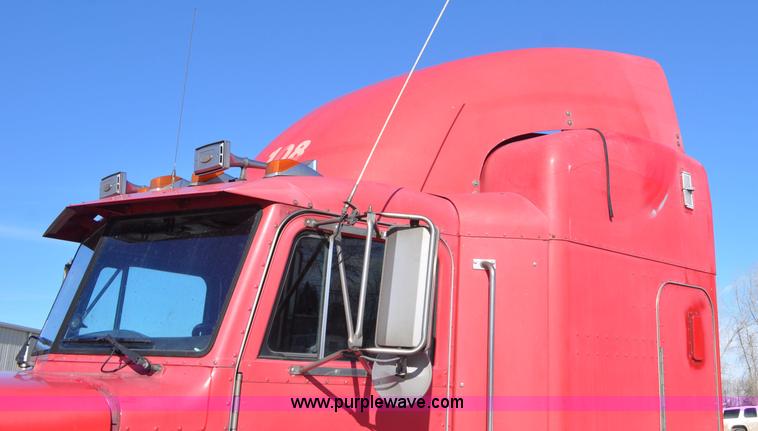 image for item G7095 1995 Peterbilt 377 semi truck