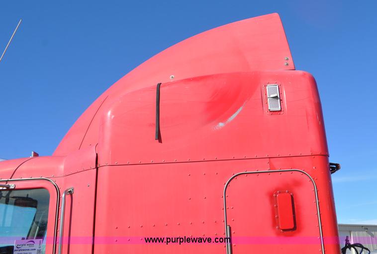 image for item G7095 1995 Peterbilt 377 semi truck