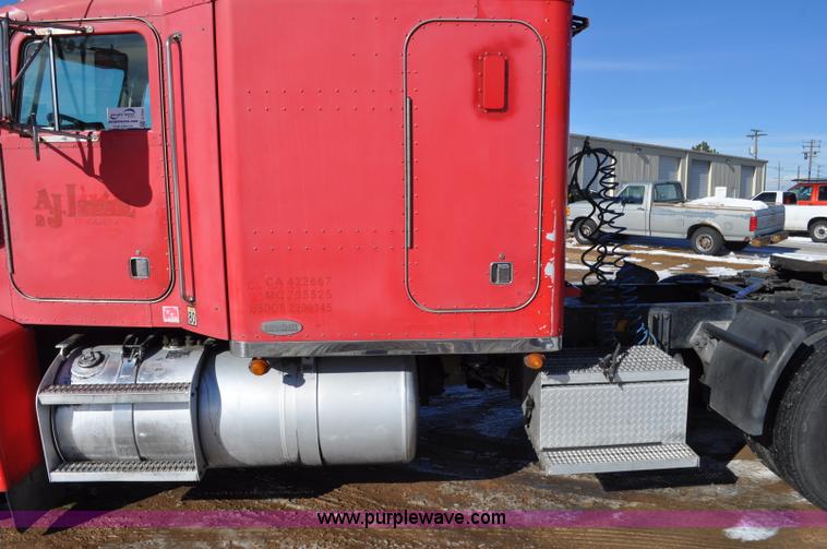 image for item G7095 1995 Peterbilt 377 semi truck