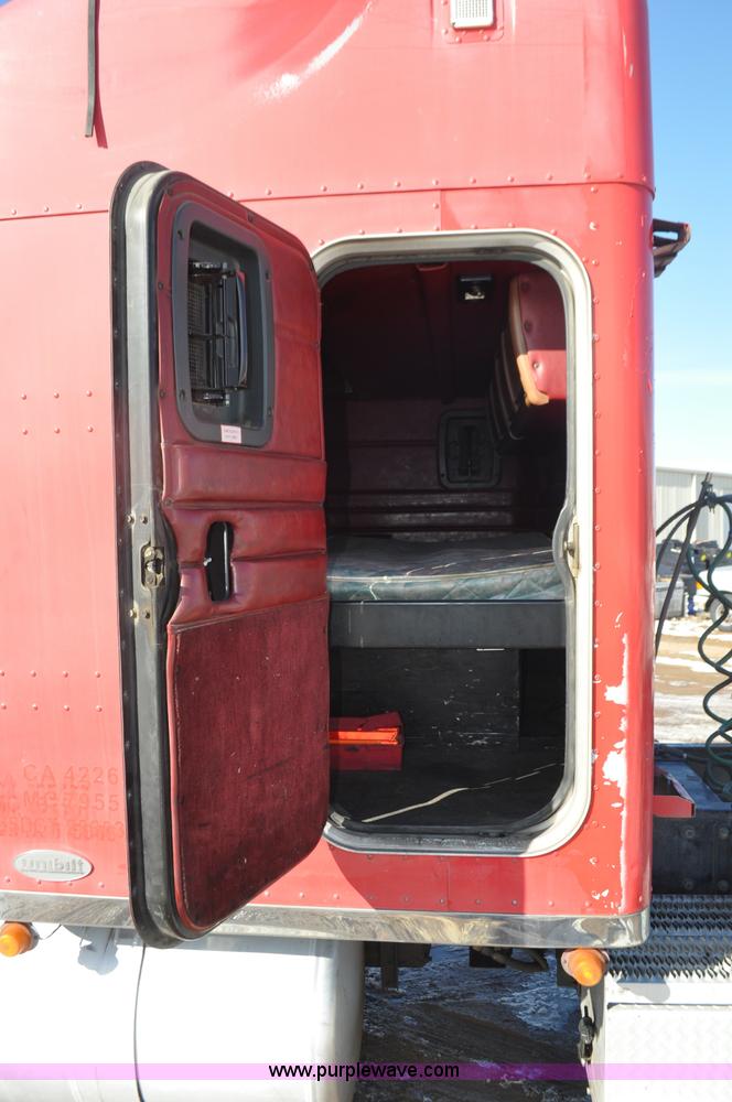 image for item G7095 1995 Peterbilt 377 semi truck