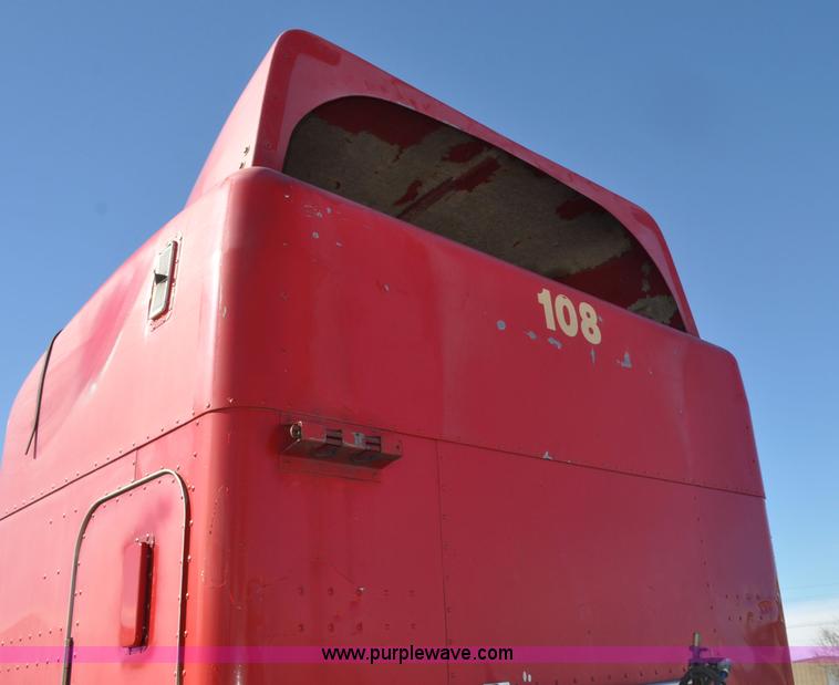 image for item G7095 1995 Peterbilt 377 semi truck