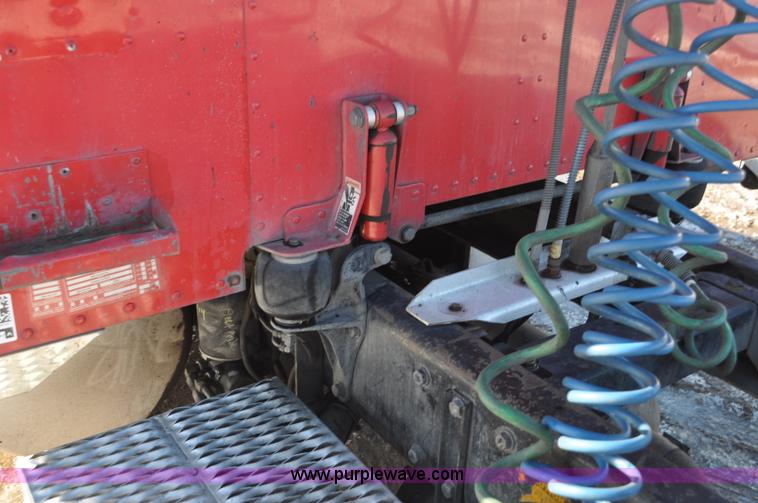 image for item G7095 1995 Peterbilt 377 semi truck