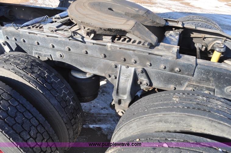 image for item G7095 1995 Peterbilt 377 semi truck