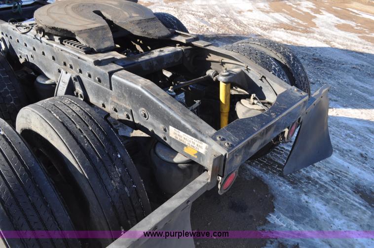 image for item G7095 1995 Peterbilt 377 semi truck