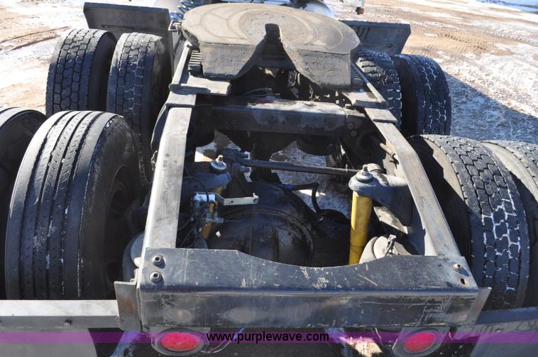 image for item G7095 1995 Peterbilt 377 semi truck