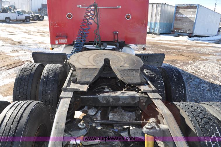 image for item G7095 1995 Peterbilt 377 semi truck