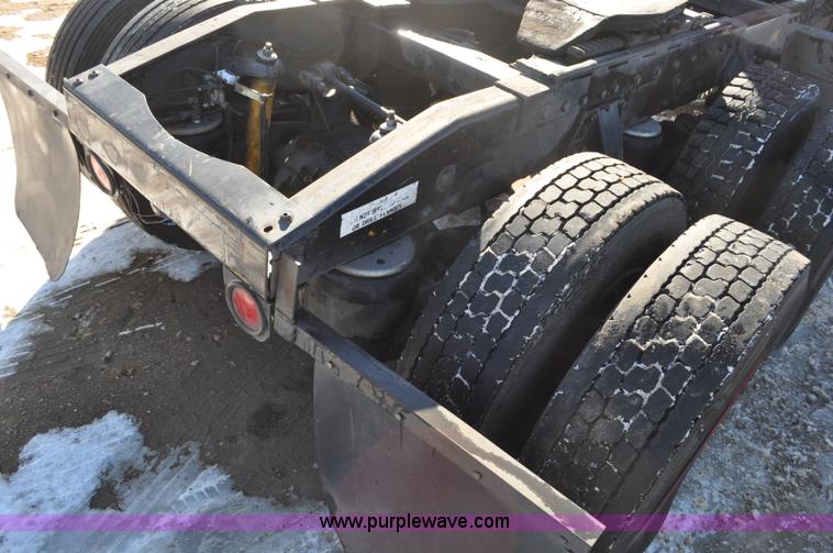 image for item G7095 1995 Peterbilt 377 semi truck