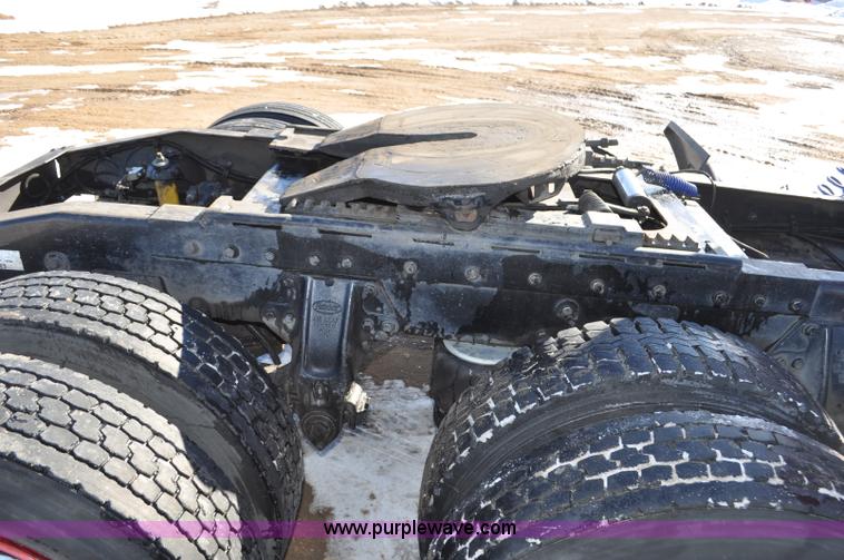 image for item G7095 1995 Peterbilt 377 semi truck