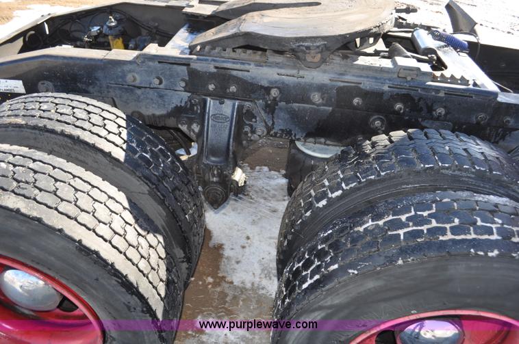 image for item G7095 1995 Peterbilt 377 semi truck