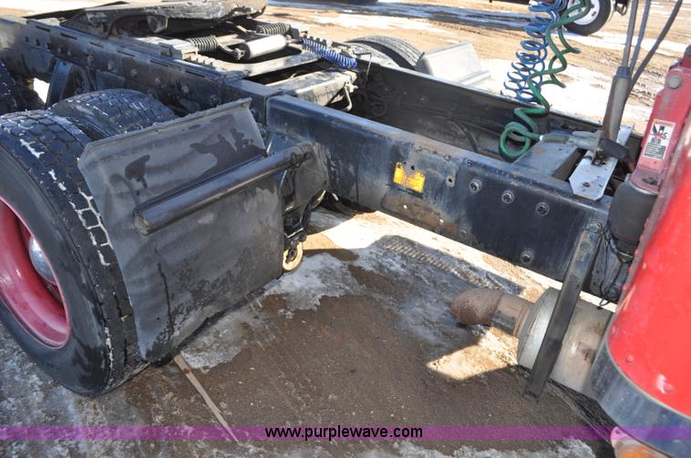 image for item G7095 1995 Peterbilt 377 semi truck