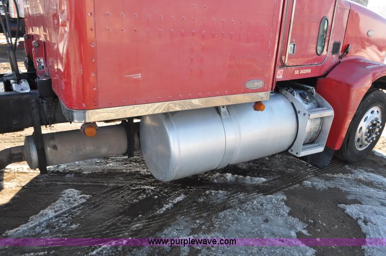 image for item G7095 1995 Peterbilt 377 semi truck