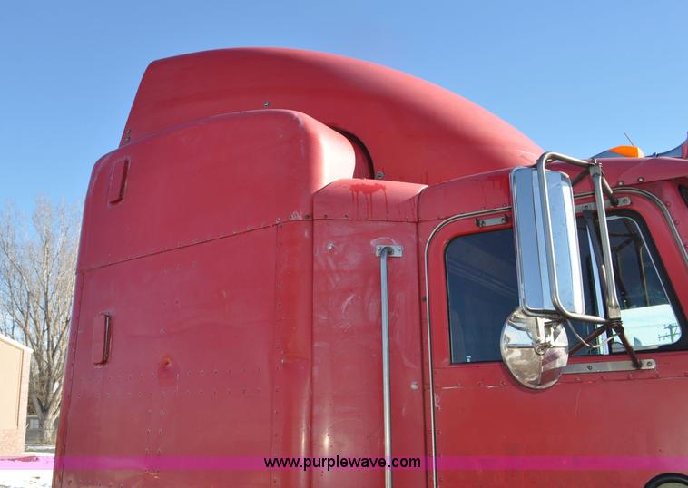 image for item G7095 1995 Peterbilt 377 semi truck