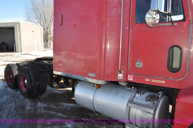 image for item G7095 1995 Peterbilt 377 semi truck