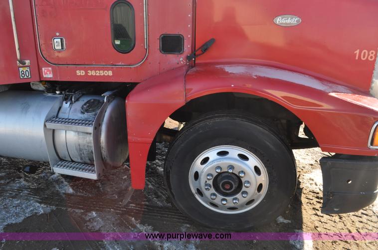 image for item G7095 1995 Peterbilt 377 semi truck