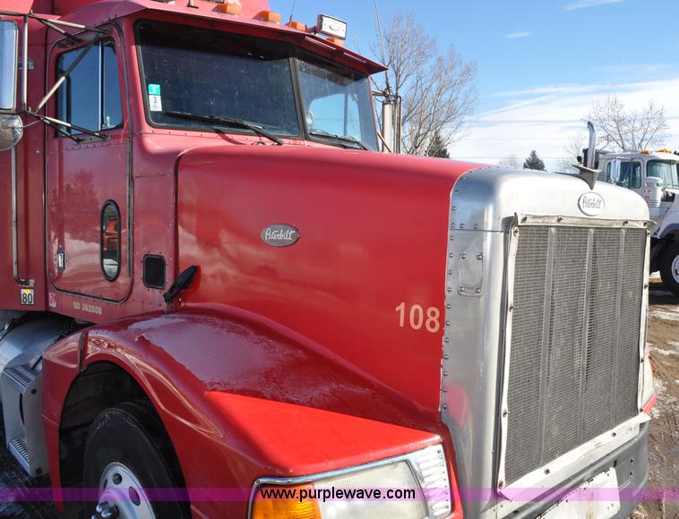 image for item G7095 1995 Peterbilt 377 semi truck
